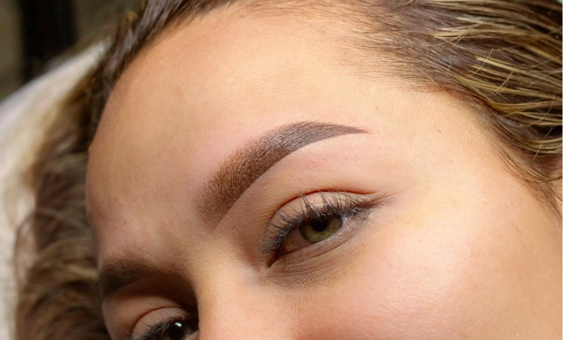 Resultado de micropigmentación de cejas - Técnica Luxury Brows