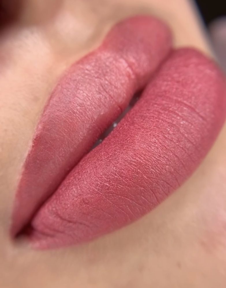 Labios Compactos - micropigmentación de labios